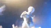 Miley Cyrus lets a fan rub her pussy while she sings during concert from miley cyrus fuck